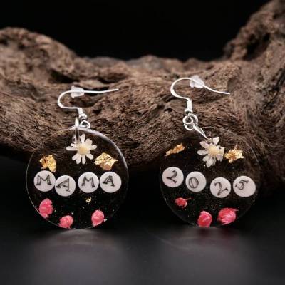 Blüten-Ohrringe "Mama 2025" personalisierbar – Echte Blumen, Geschenk zur Geburt, 3cm, 925 Silber