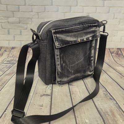 Jeanstasche Umhängetasche – Upcycling Schultertasche aus Jeans, 23x23x6,5cm, schwarz-grau