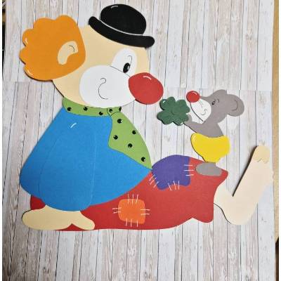 Fensterbild aus Tonkarton Clown mit Maus – Handarbeit Dekoration Fasnet Fasching
