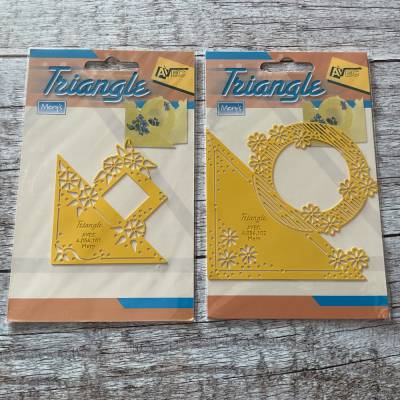 2 Prägeschablonen Triangle zum Kartenbasteln, Embossingschablonen Dreiecksform aus Metall