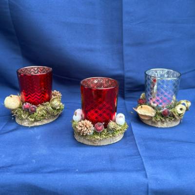 Weihnachtlich dekorierte Teelichtgläser - Weihnachtsdeko