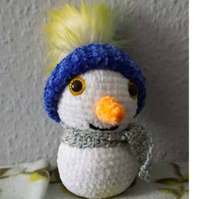 Häkelanleitung Schneemann Frosty, Plüschiges Amigurumi mit Chenille Garn