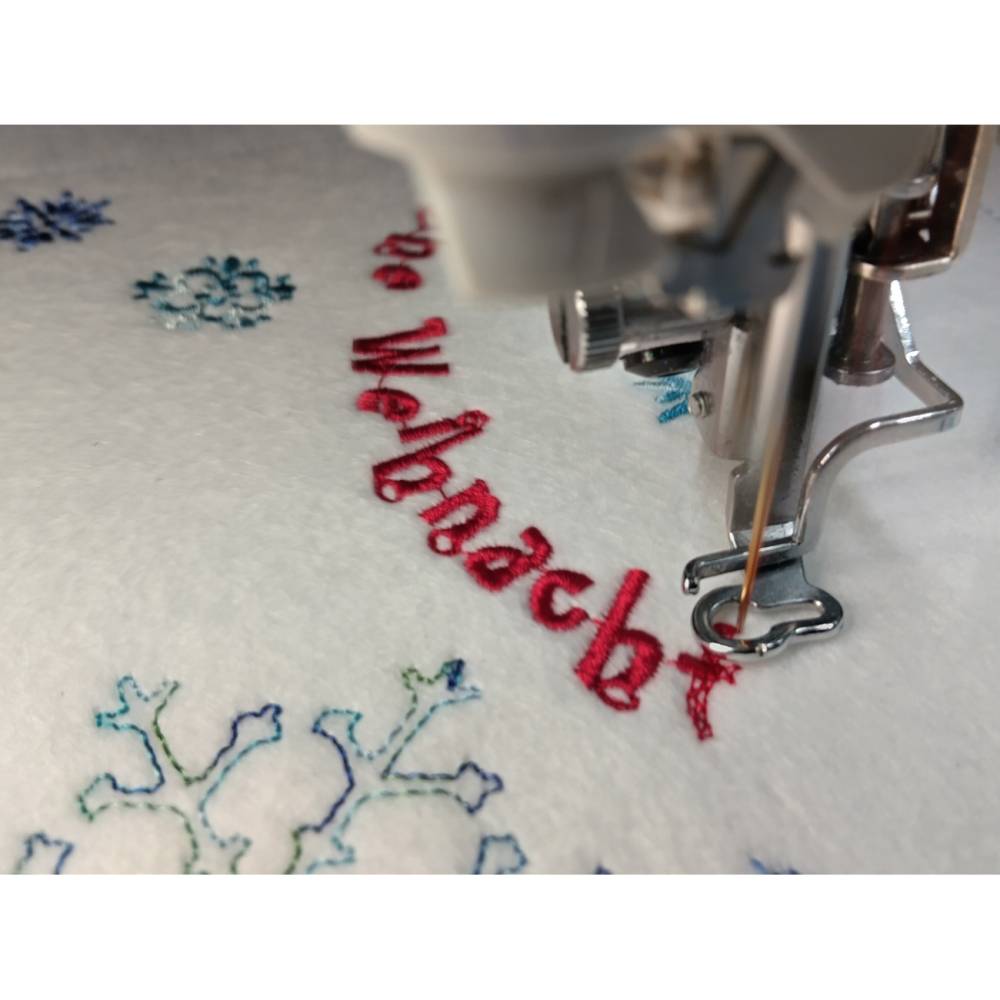 Stickdatei Frohe Weihnachten in 13cm  Länge– Freebie für Deine DIY Projekte Bild 2