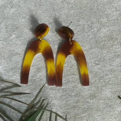 Handgefertigte Ohrringe – Gelb & Braun, 5 cm