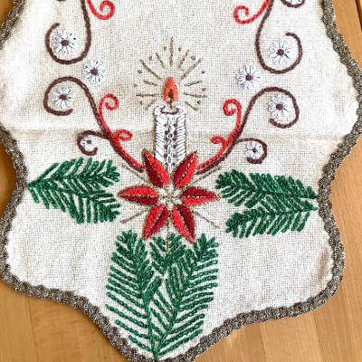 Vintage Tischläufer weihnachtlich bestickt Weihnachtstisch-Deko  aus den 70er Jahre