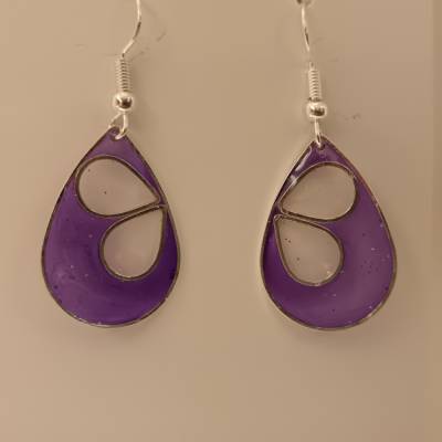 Handgefertigte Ohrringe Schmetterling Lila – Femininer Schmuck mit Edelstahlstecker & Messingtropfen