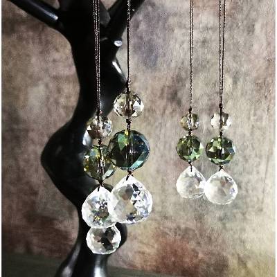 Sonnenfänger – Eleganter Feng Shui Suncatcher aus Glasperlen & Glaskugel für Fensterdeko