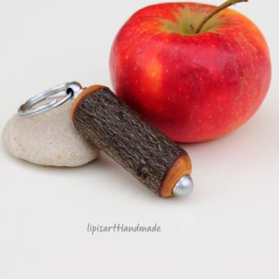 Schlüsselanhänger – Holz Ast m. Rinde Hartriegel Natur mit Ring Farbe Silber matt