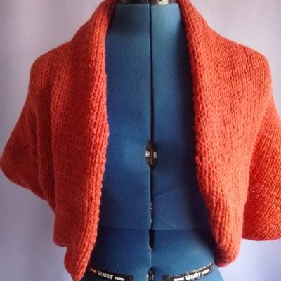Enid Bolero handgestrickt Terracotta Größe L – Kuscheliger Seelenwärmer aus Acryl & Wolle
