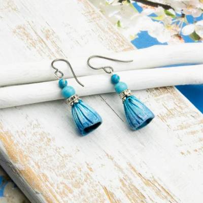 Lässige florale Ohrringe aus Keramik und Glasperlen – Geschenkidee für Frauen und Freundinnen