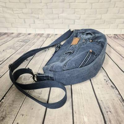 Upcycling Jeanstasche – Blaue Umhängetasche aus recycelten Jeanshosen