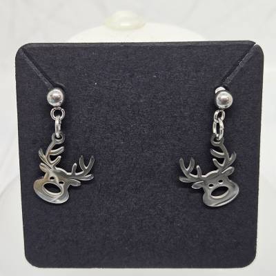 Silberfarbene Rentier-Ohrstecker aus Edelstahl – festlicher Schmuck für die Weihnachtszeit