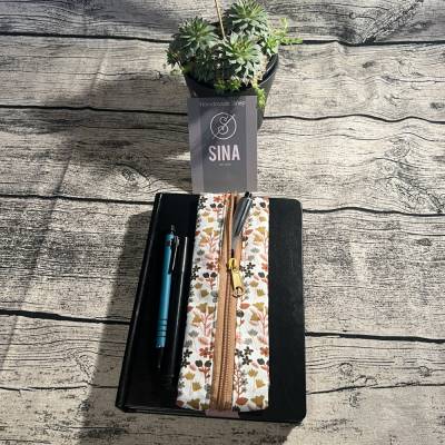 Blumiges Stiftemäppchen – Handgemachtes Etui mit floralem Muster in Erdtönen für Kalender & Stifte