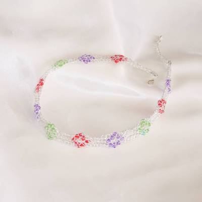 extravaganter handmade Damenchoker gehäkelt aus versilbertem Draht mit Rauten aus eingearbeiteten Kristallen