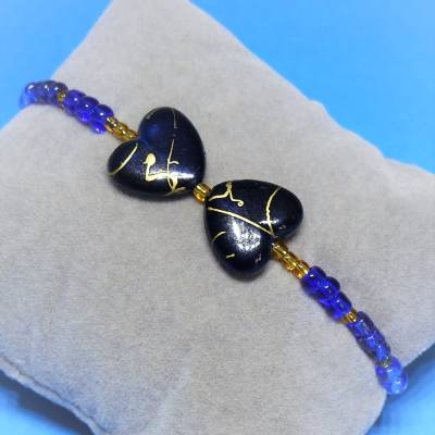 Rocaillesarmband, 2 Herzen, blau, gold, elastisches Armband, Acrylherzen, Rocailles, Armschmuck dehnbar