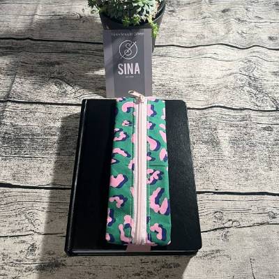 Stiftemäppchen mit Gummiband – Leo Baumwolle Etui grün-blau-rosa für Kalender