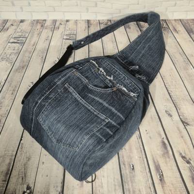 Blaue Umhängetasche aus recycelten Jeans – Nachhaltige, geräumige Upcycling-Tasche
