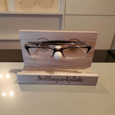 Brillenparkplatz aus Holz