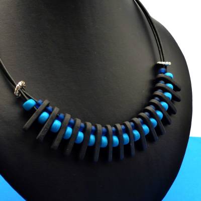 Lederkette, Keramikkette SPIKES, türkisblau blau schwarz, Collier, Statementkette, Halskette, Handarbeit, Keramikschmuck