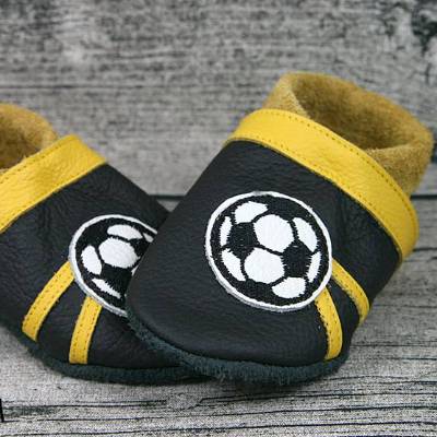 Krabbelpuschen aus Leder mit Fußball und Namen ab Gr. 18/19 - Lederpuschen