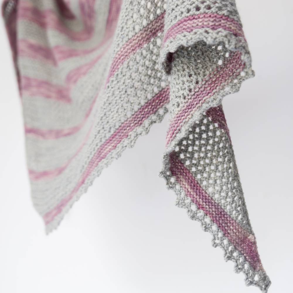 Strickanleitung Dreieckstuch mit Lochmuster Desert Rose Bild 1
