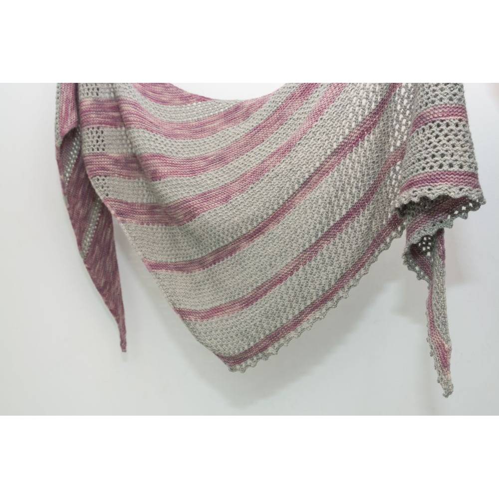 Strickanleitung Dreieckstuch mit Lochmuster Desert Rose Bild 3