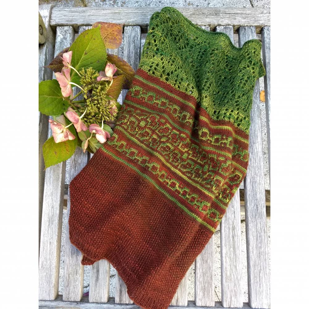 Strickanleitung Loop mit Mosaik- und Lacemuster Hyben Cowl Bild 1