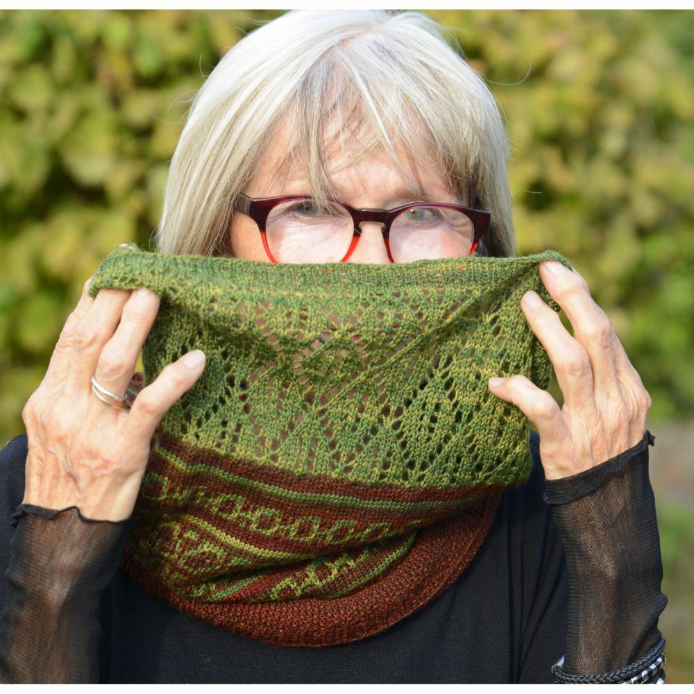 Strickanleitung Loop mit Mosaik- und Lacemuster Hyben Cowl Bild 4