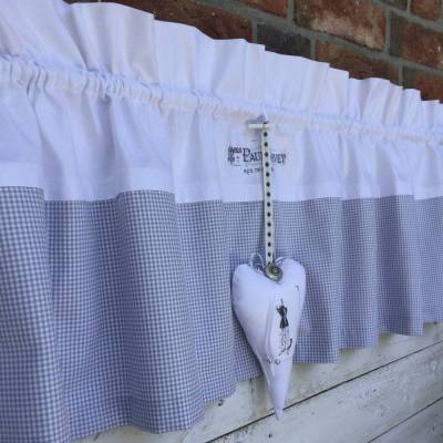 Scheibengardine Landhausstil Schneeweiß mit Deko Herz & Vichy Karo, handgefertigt