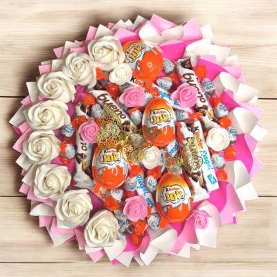 Essbarer Herz-Strauß mit Kinder Joy, Bueno & Schoko-Bons – süßes Geschenk