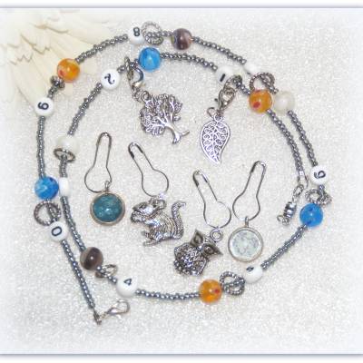 Reihenzähler Kette bunt + 4 Maschenmarkierer, Zählkette mit 2 Charms von 1 - 9 bzw. 99, Rundenzähler
