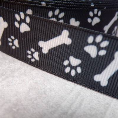 Ripsband 22 mm mit Pfoten und Knochen – Schwarz-Weiß Hundemotiv zum Nähen & Basteln