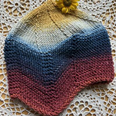 Handgestrickte Mütze für Kinder Merinowolle in rot/blau/weiß/gelb aus Farbverlaufsgarn KU 50/51 Wollmütze/Kindermütze