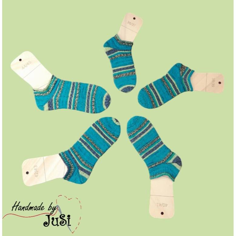 Grne Sneaker-Socken "Forrest" handgestrickt Gr. 36-47 aus Bambus-Viskose  mit Rollrand