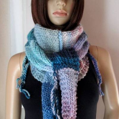 Kleines Schaltuch, Halstuch aus weicher Wolle und in tollen Farben, Dreieckstuch, gestrickt