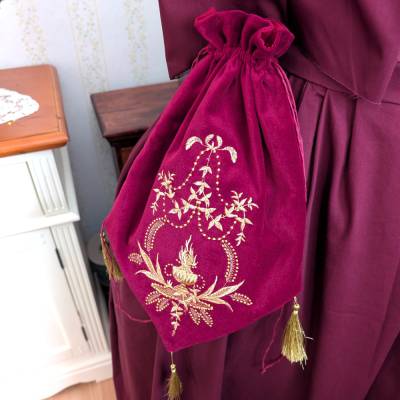 Dunkelrote Baumwollsamt-Tasche mit Goldstickerei im Regency-Stil – Handtasche für Jane Austen & Bridgerton Fans