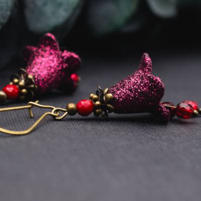 Glitzerohrringe Blüte Fuchsia Rot – elegante Ohrhänger mit Glasperlen, Antik-Bronze, Statement Schmuck