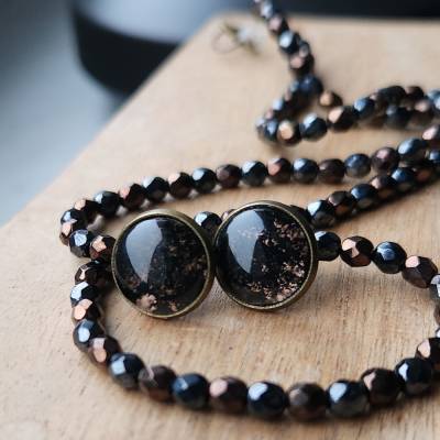 Schmuckset Kette mit Perlen und bronzefarbenen Stecker Schwarz Braun