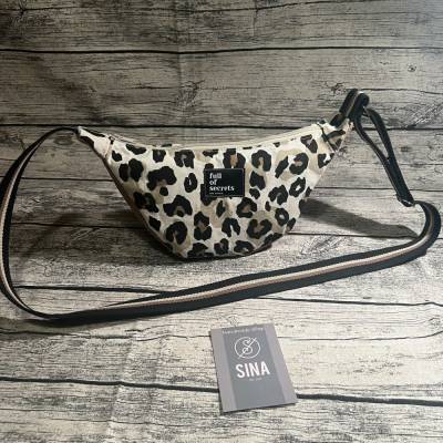 Leo-Moonbag aus robustem Canvas in Leinenoptik beige-braun-schwarz-Halfmoonbag-Bananentasche-Handtasche