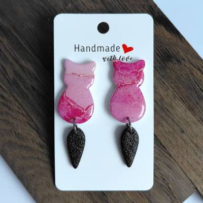 Katzenanhänger lang – Handgemachter Schmuck aus PolymerClay und Edelstahl