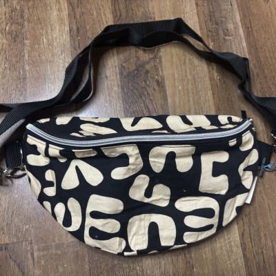 Handgemachte Bauchtasche- nachhaltige Gürteltasche aus Stoff / Unikat/ Fair & Regional