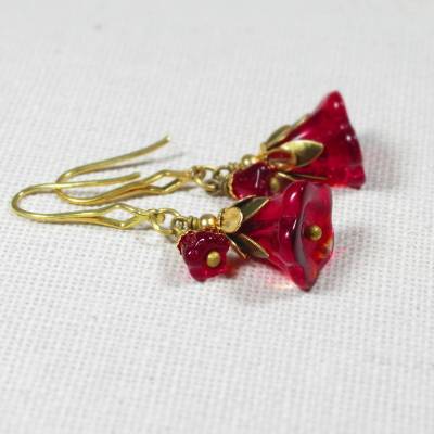 Ohrringe RED FLOWERS aus Messing und roten Glasblüten (2497)