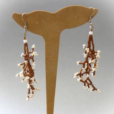 lange Ohrhänger, Glasperlen, braun weiß, gefädelt, 10 cm, Ohrschmuck, Ohrringe