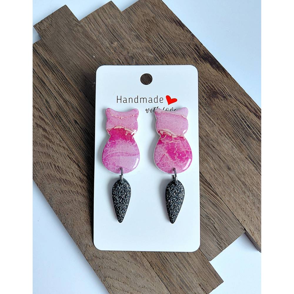 Katzenanhänger lang – Handgemachter Schmuck aus PolymerClay und Edelstahl Bild 1