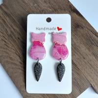 Katzenanhänger lang – Handgemachter Schmuck aus PolymerClay und Edelstahl
