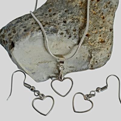Herzförmiges Schmuckset aus Stahlsilber – Handgefertigte Kette & Ohrringe, Elegant & Langlebig