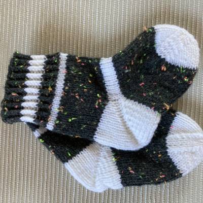 Dicke Kindersocken Gr. 22-24 in Tweed und Weiß, ideal geeignet für Gummistiefel
