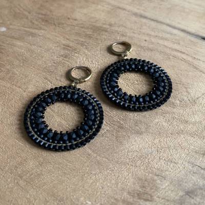 Traumhafte Ohrringe/Creolen in tief schwarz, leicht und angenehm zu tragen