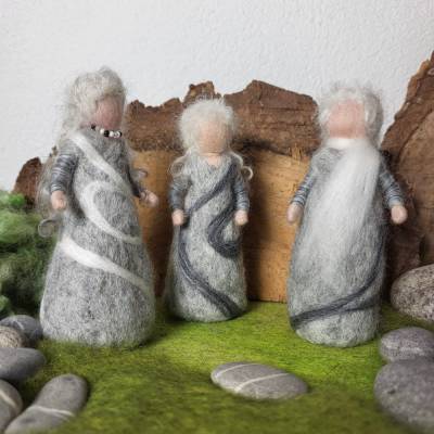 Filzfigur Frau Steinling– handgefilzte Waldorffigur für den Jahreszeitentisch