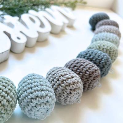 Bunte gehäkelte Ostereier Set aus Baumwolle – Handgemachte Osterdeko in frostigen Pastellfarben